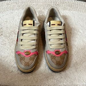 Gucci shoes😍 Only worn once! Like new condition! Come in Gucci bag!